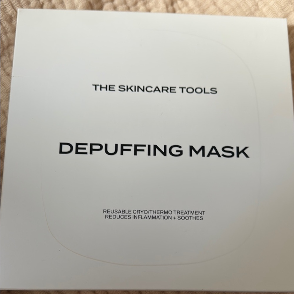 White Depuffing Mask